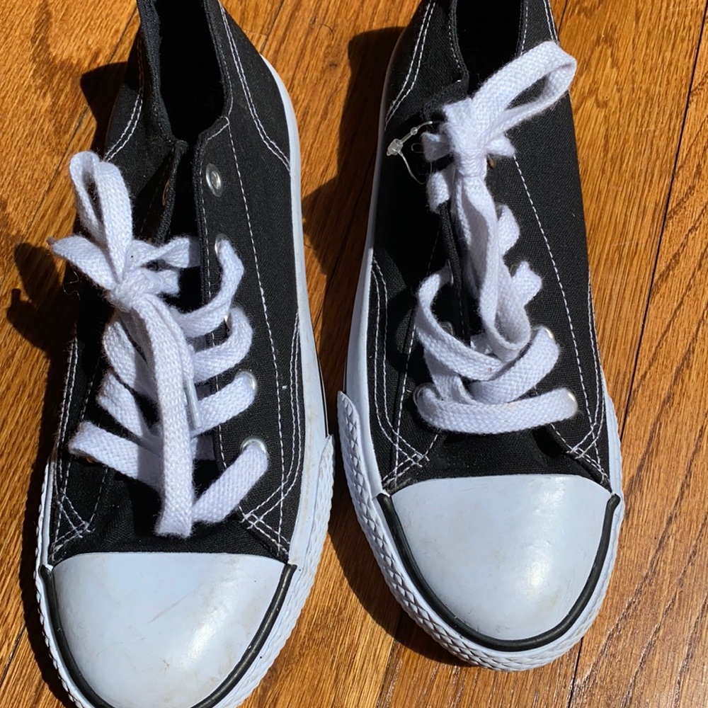 Airwalk saddle shoes like new